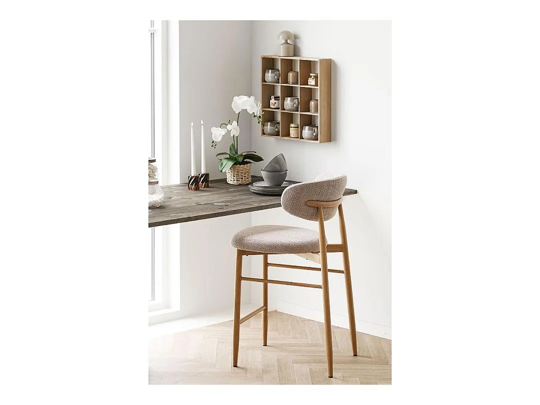 Ona étagère murale, porte‑tasses 9 tablettes pin.