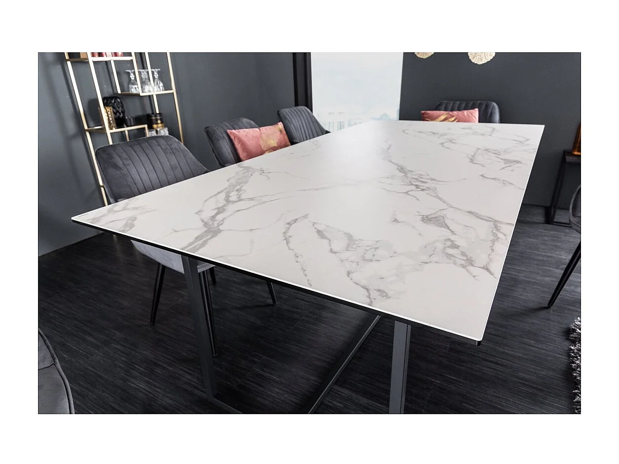 Table de salle à manger SIRAVA – Rectangulaire 200 cm – Effet marbre blanc et structure métal