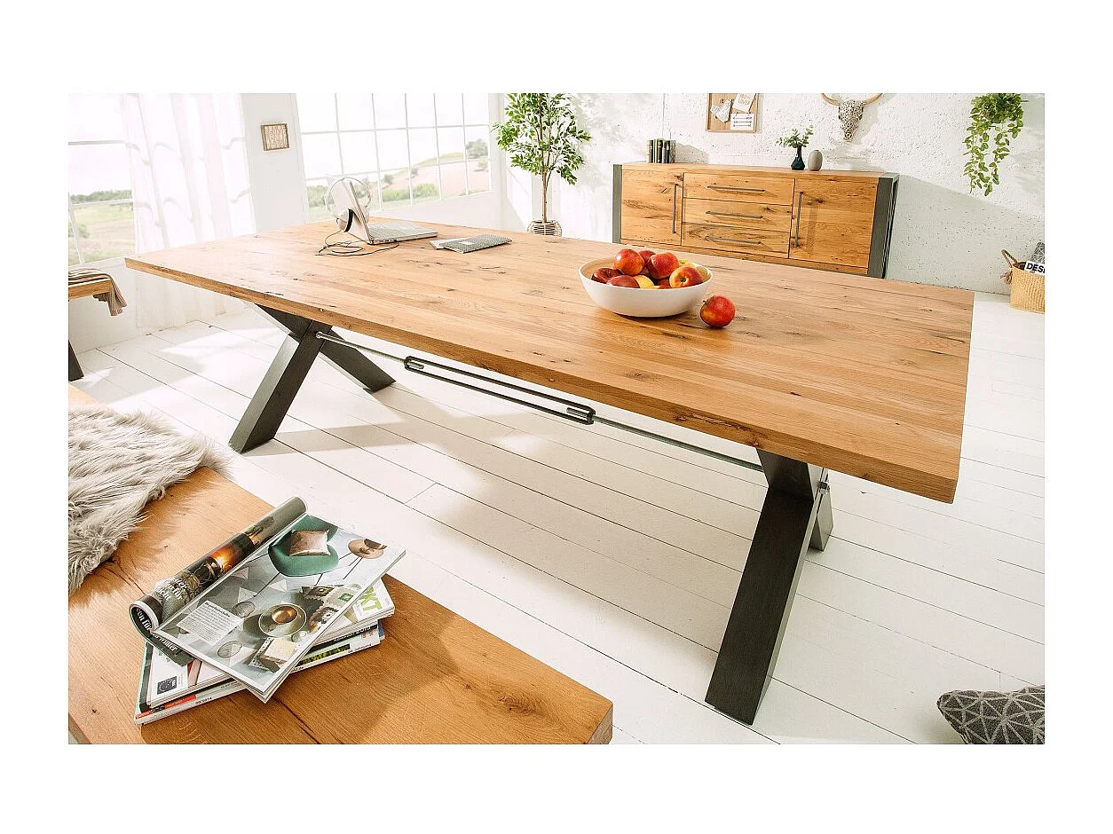 Table de salle à manger CAVARA – Chêne sauvage et métal noir – 200 cm – Style industriel