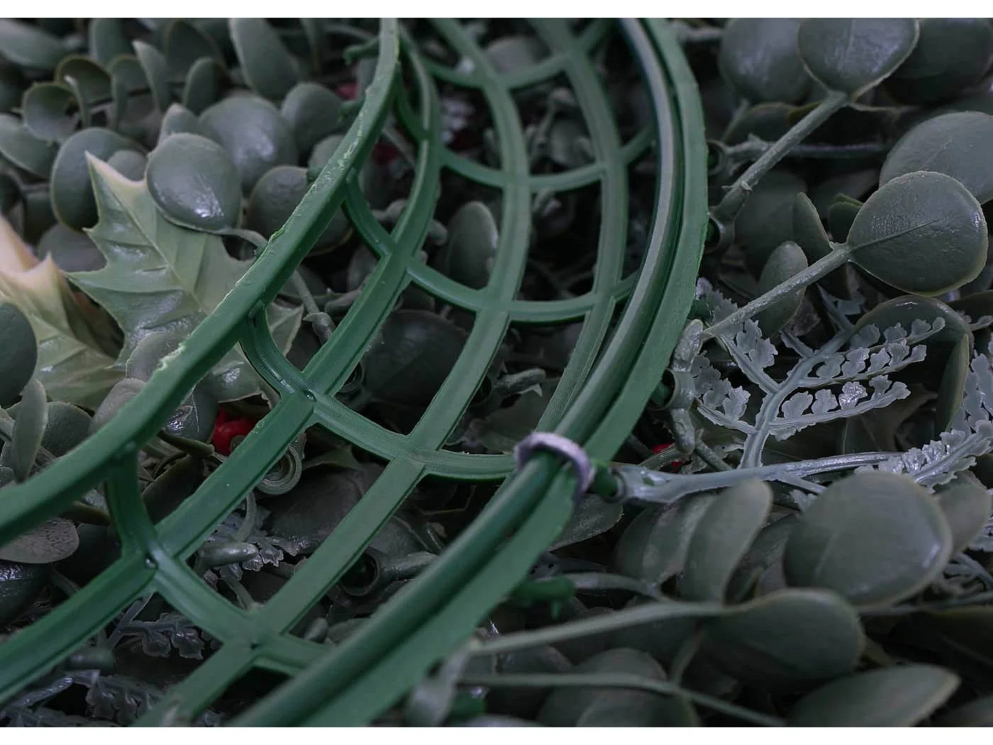 Couronne artificielle MCW-O98,  verte avec des baies rouges