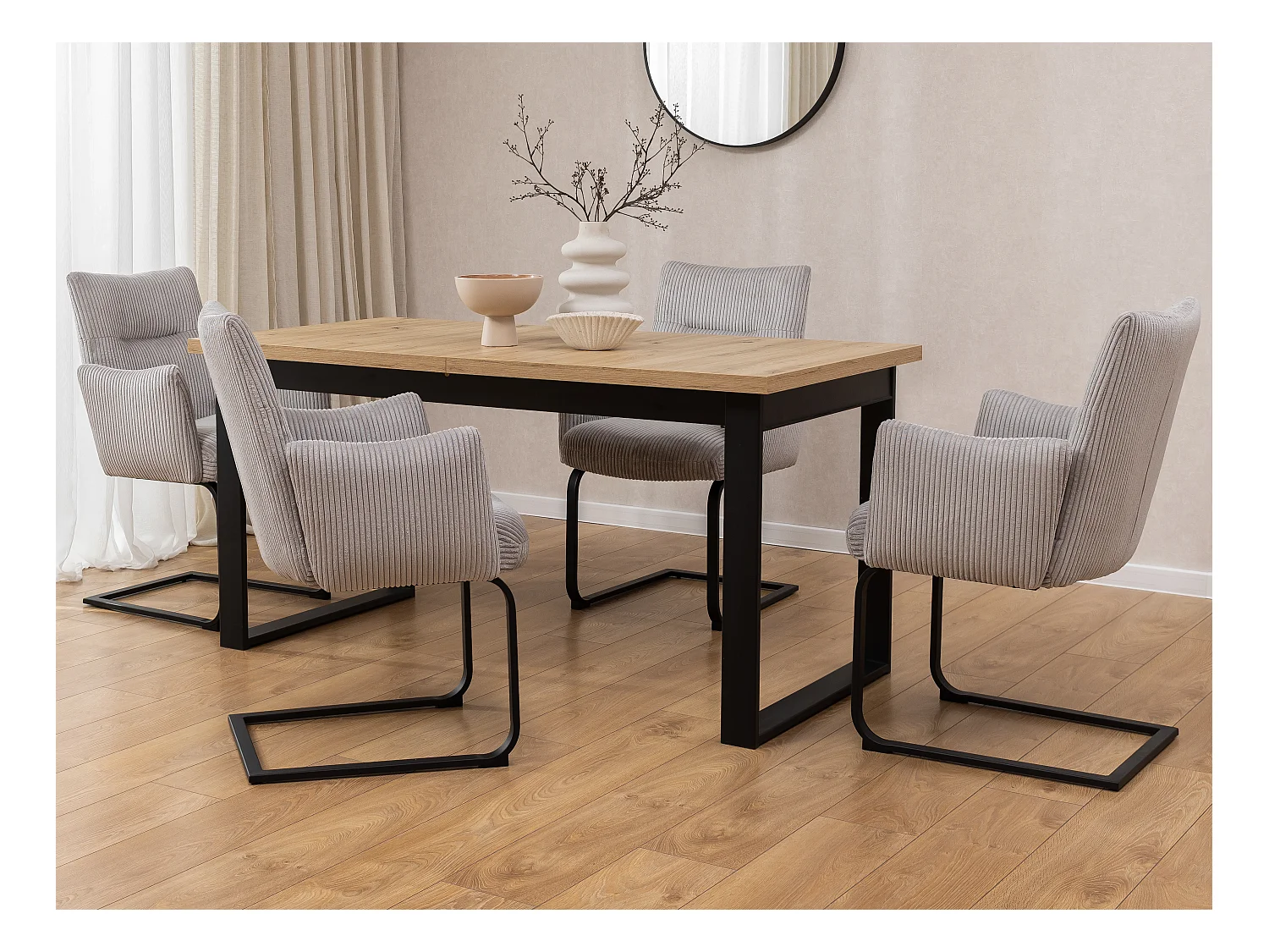 Chaise rembourrée au design moderne, en velours côtelé gris, avec accoudoirs et piètement luge en métal noir - Hera