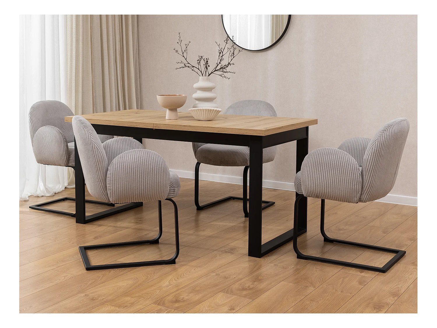 Chaise rembourrée de style Japandi au design arrondi, en velours côtelé gris avec une structure en métal noir - Vela