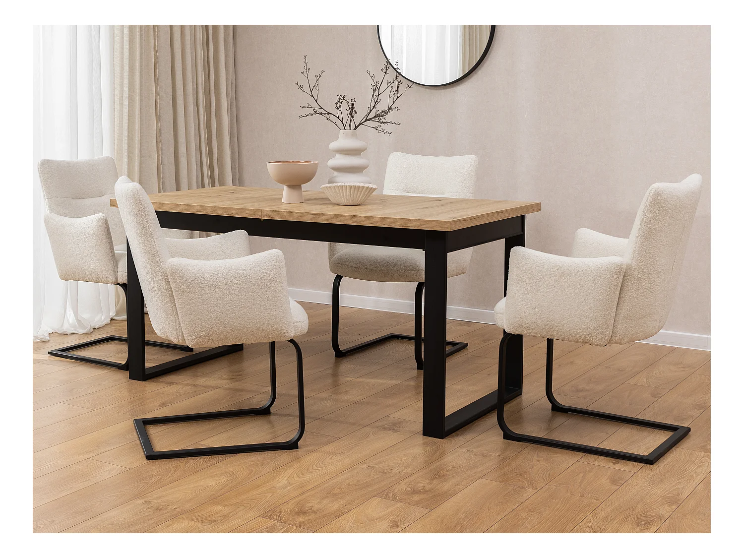 Lot de 2 chaises rembourrées au design moderne, en bouclé blanc, avec accoudoirs et piètement luge en métal noir - Hera