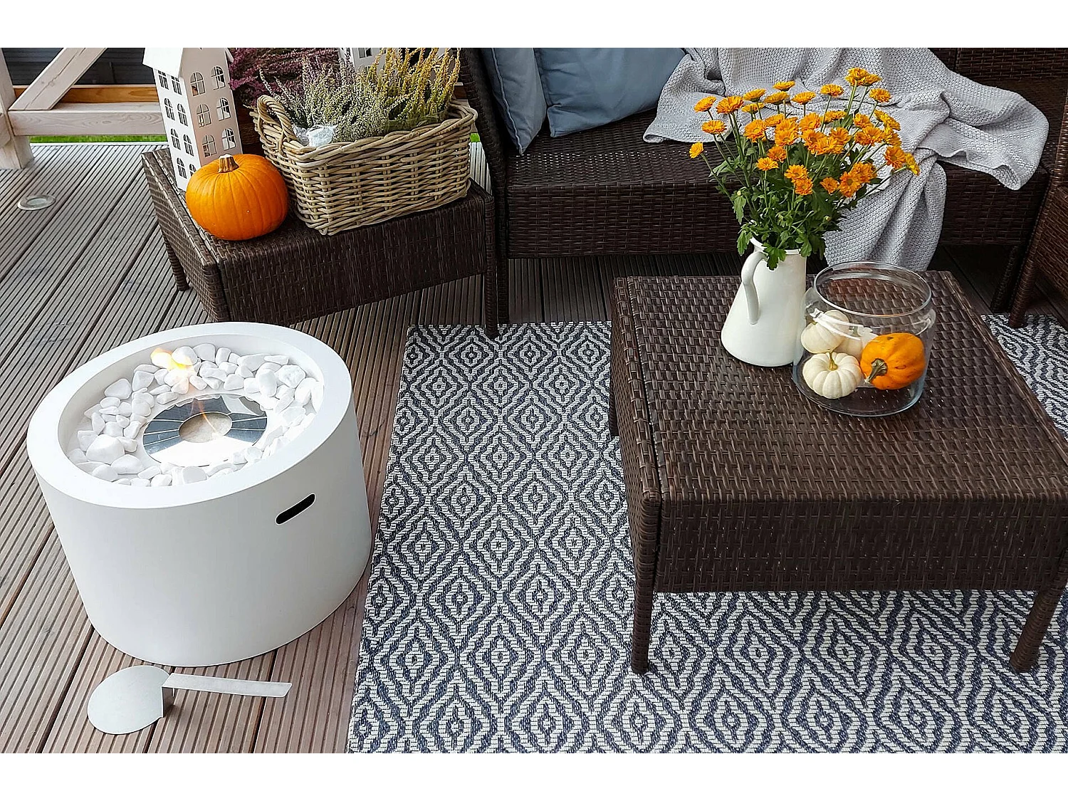 Cheminée à bioéthanol Aielli, capacité 1 L, Made in Italy, 47,5x47,5x32,5h cm blanc