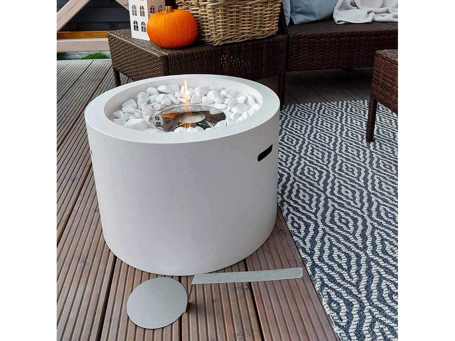 Cheminée à bioéthanol Aielli, capacité 1 L, Made in Italy, 47,5x47,5x32,5h cm blanc