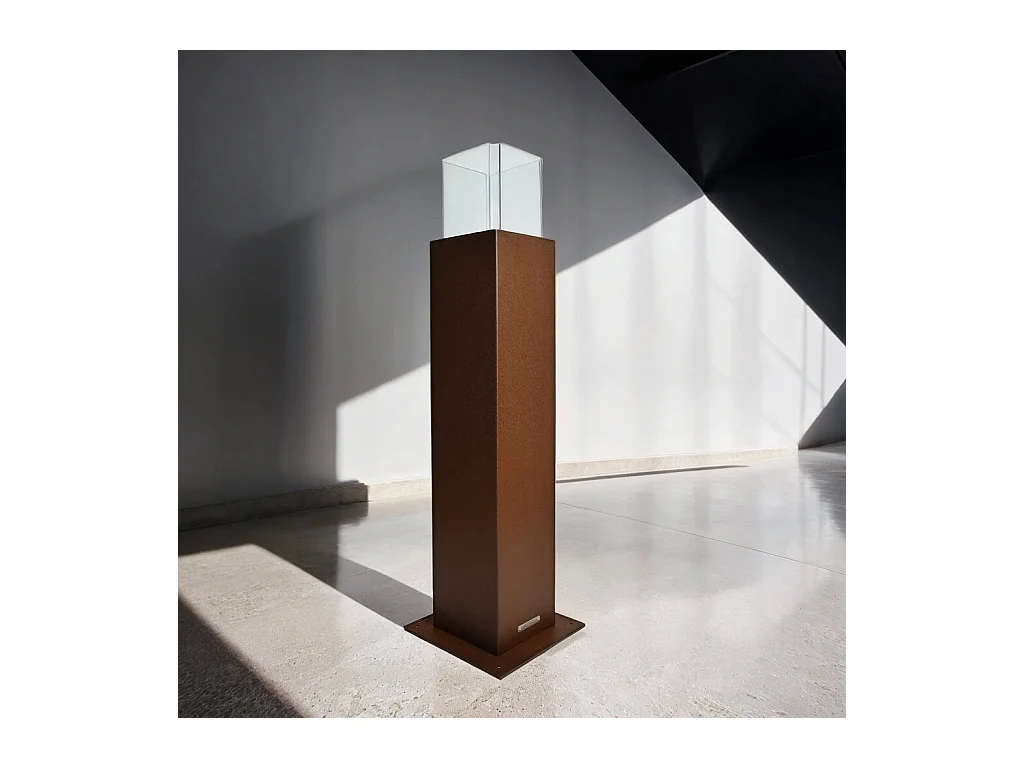 Cheminée à bioéthanol Jakarta, Capacité 0,7 L Made in Italy, 20x20x110h cm, Marron rouille