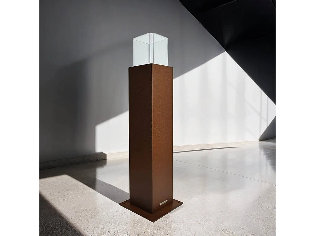 Cheminée à bioéthanol Jakarta, Capacité 0,7 L Made in Italy, 20x20x110h cm, Marron rouille