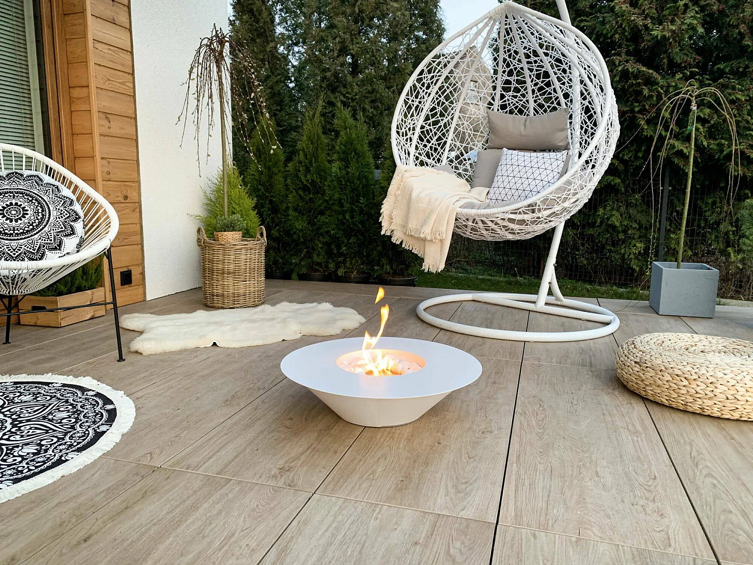 Cheminée à Bioéthanol Arnesano, Capacité 1 Litre, Fabriqué en Italie, 60x60x15h cm Blanc