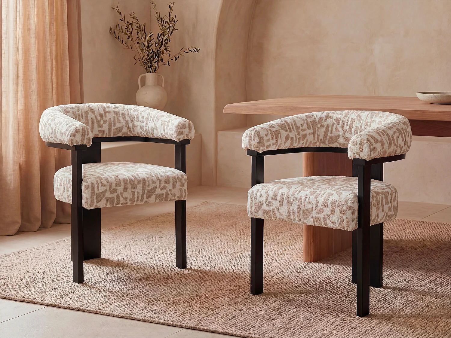Lot de 6 chaises avec accoudoirs en tissu texturé bicolore et bois d'hévéa noir - Crème et taupe - LIVELIA