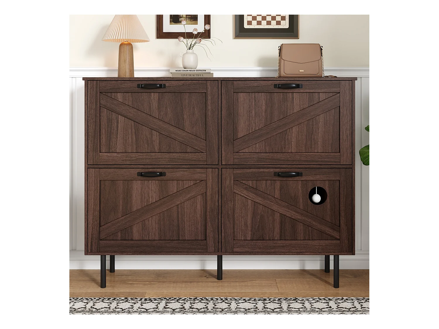 Schuhschrank in dunkler Holzoptik mit 4 Türen, schwarzen Griffen und Beinen - für den Eingangsbereich