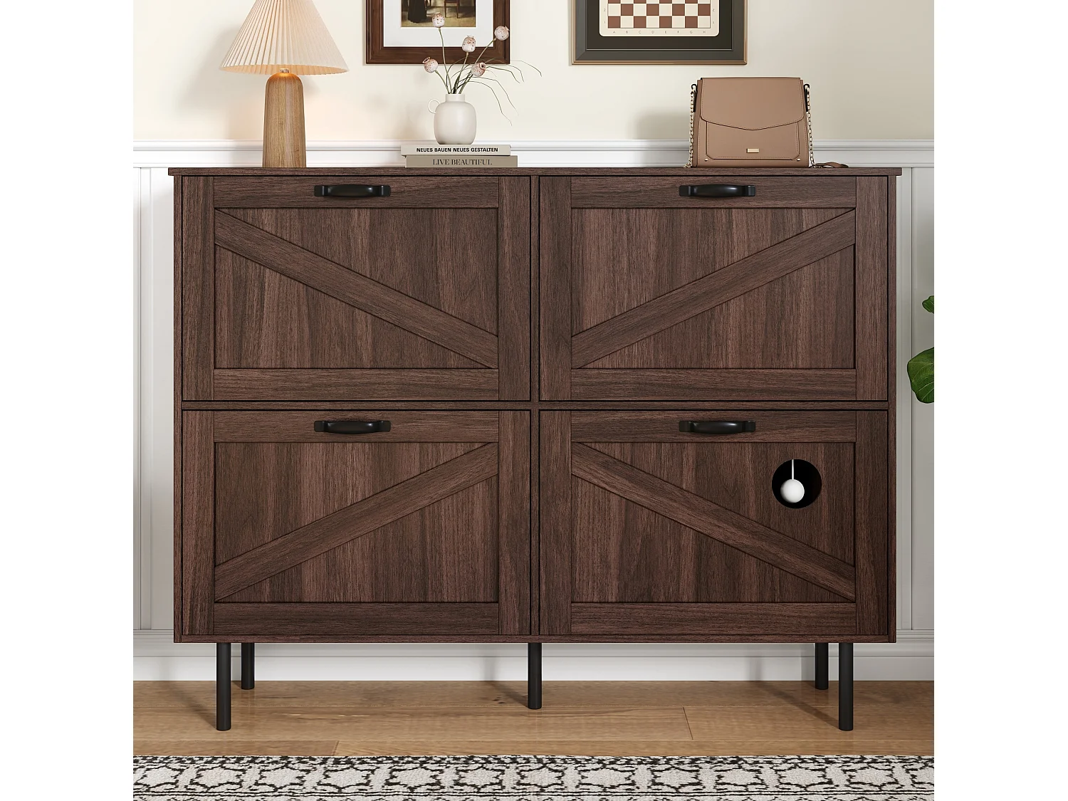 Schuhschrank in dunkler Holzoptik mit 4 Türen, schwarzen Griffen und Beinen - für den Eingangsbereich