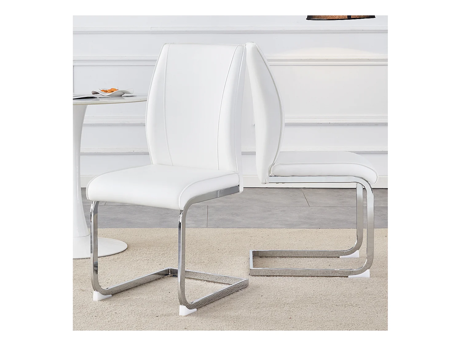 Lot de 2 chaises en PU blanch avec dossier et pieds en métal argenté - pour salon et salle à manger
