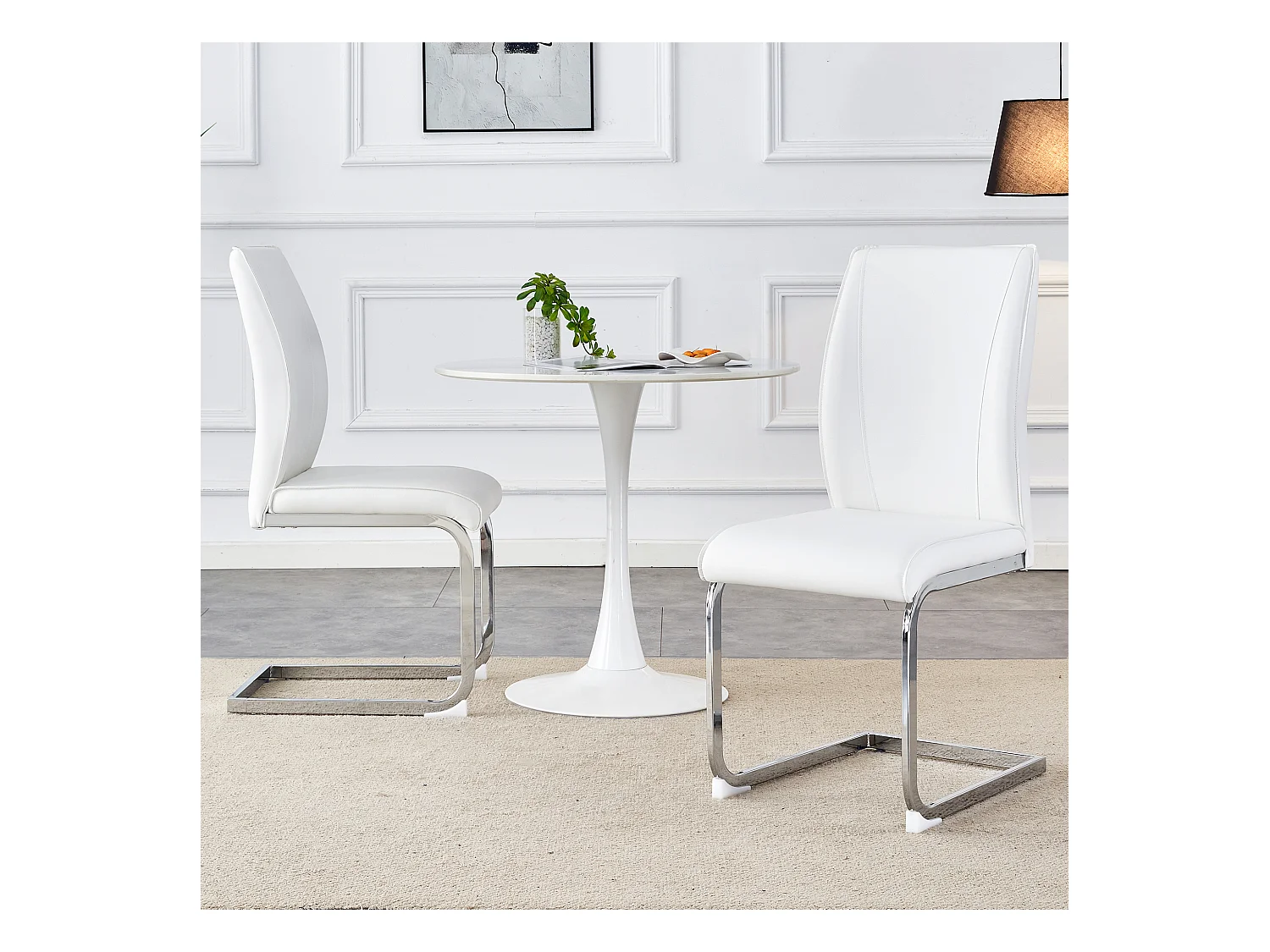 Lot de 2 chaises en PU blanch avec dossier et pieds en métal argenté - pour salon et salle à manger