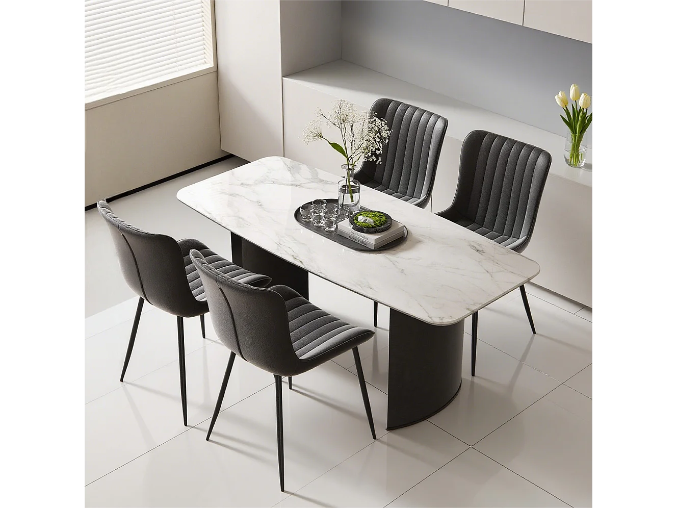 Lot de 4 chaises de salle à manger en PU noir avec pieds en métal - style moderne