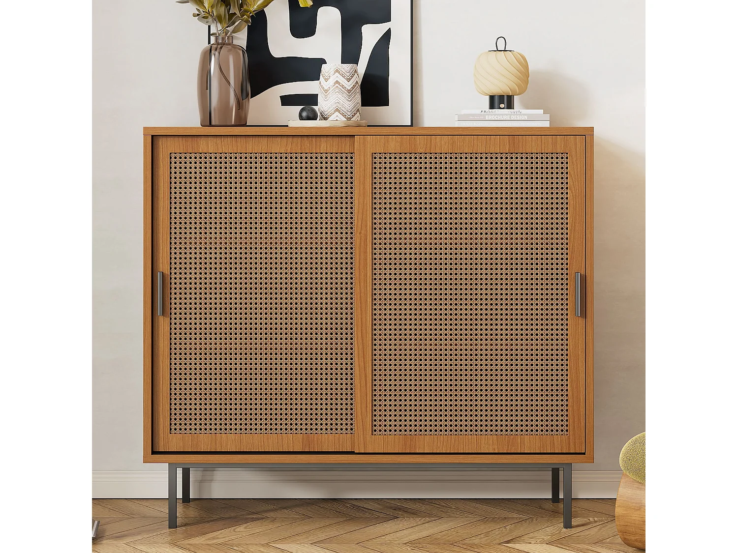 Naturalna komoda z 2 drzwiami z rattanu i regulowanymi półkami – czarne uchwyty i nogi