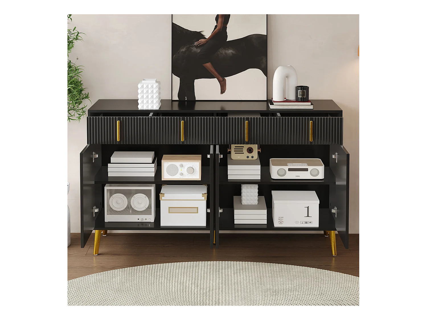 Buffet noir avec 4 portes et 4 tiroirs de rangement, poignées et pieds dorés