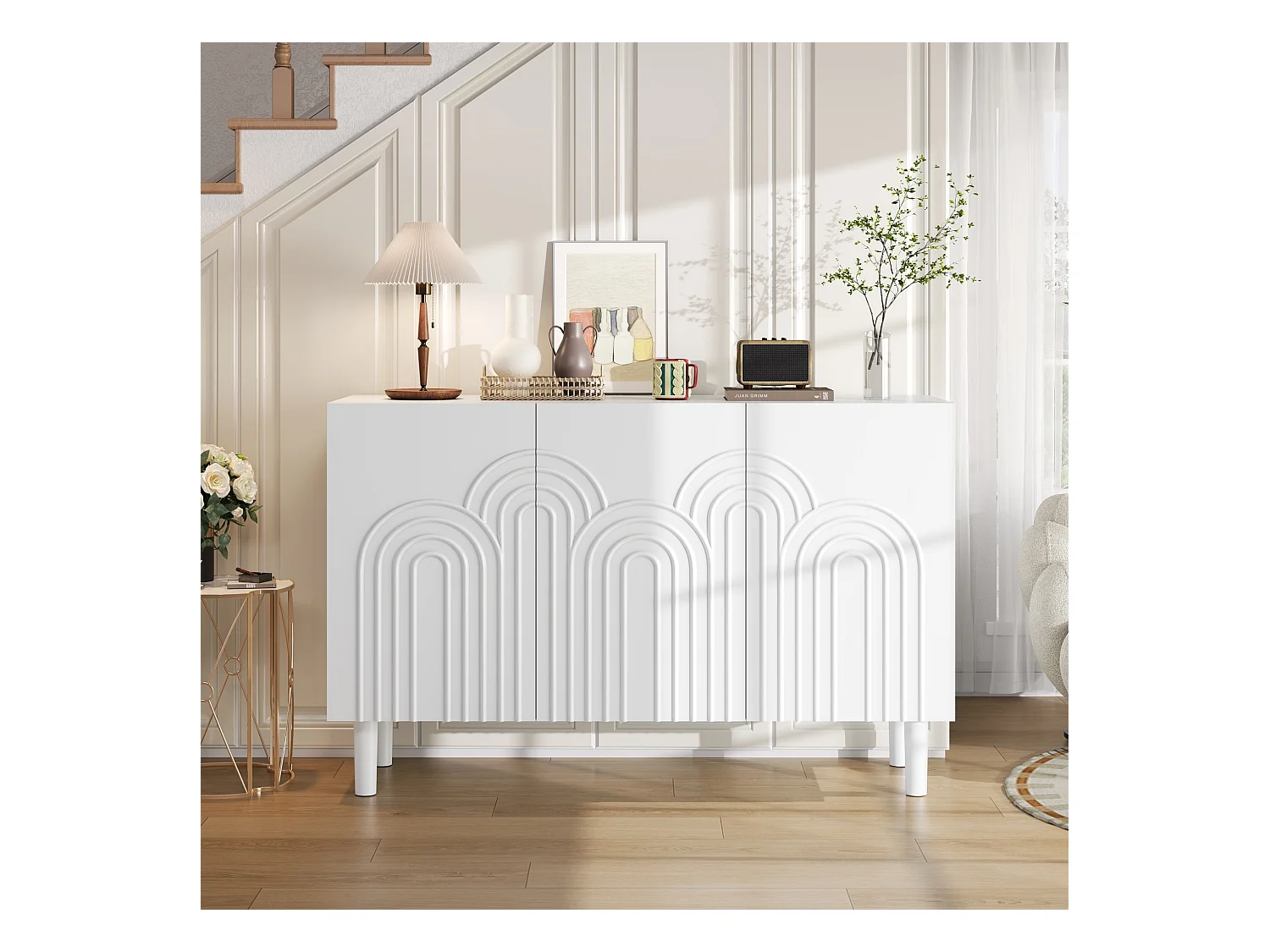 Buffet blanc avec 3 portes texturées et étagères réglables, pieds cylindriques - MDF
