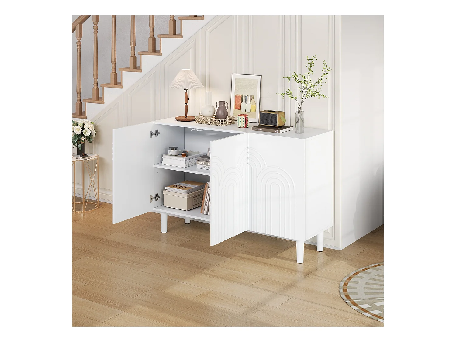 Buffet blanc avec 3 portes texturées et étagères réglables, pieds cylindriques - MDF