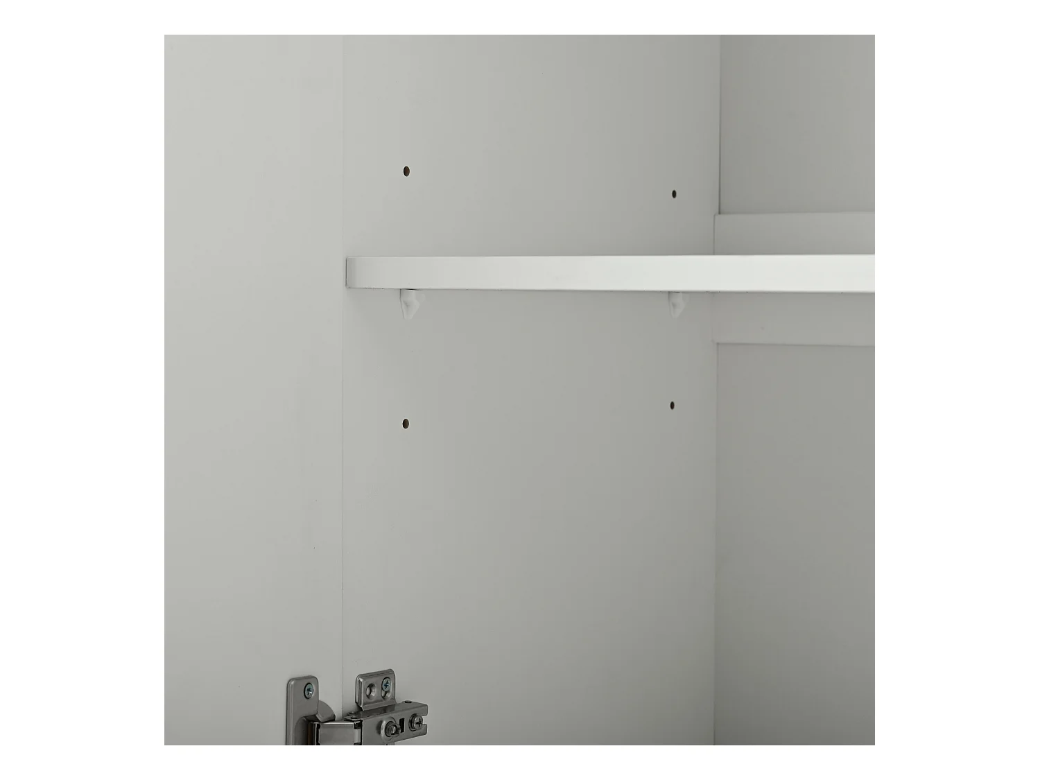 Buffet blanc avec 3 portes texturées et étagères réglables, pieds cylindriques - MDF