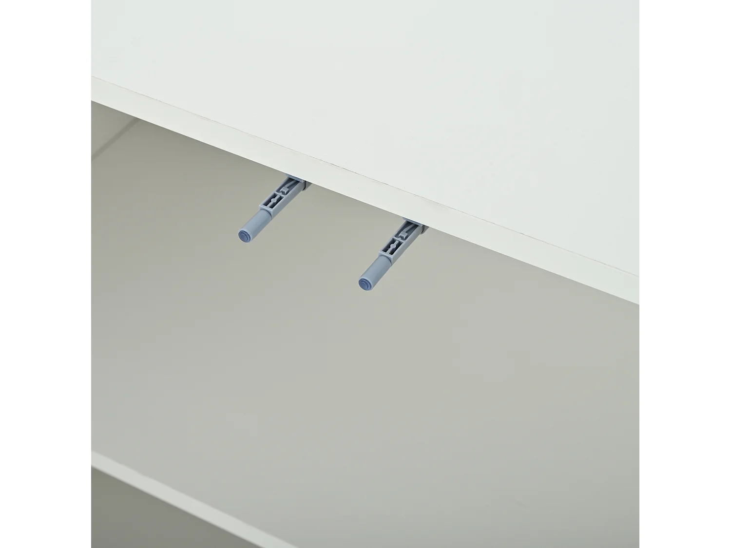 Wit dressoir met 3 getextureerde deuren en verstelbare planken, cilindrische poten - MDF