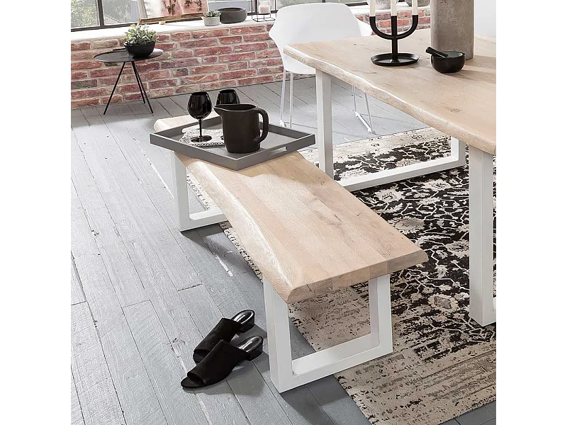 Baumkantenbank aus Eiche White Wash massiv Metall Bügelgestell