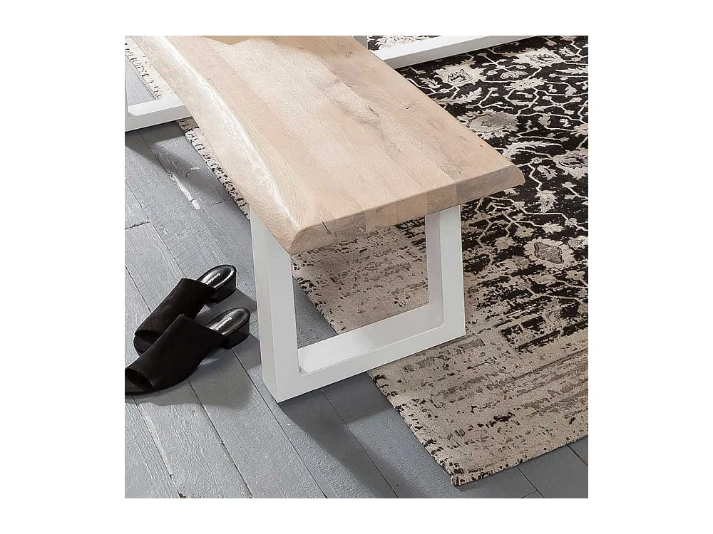 Baumkantenbank aus Eiche White Wash massiv Metall Bügelgestell