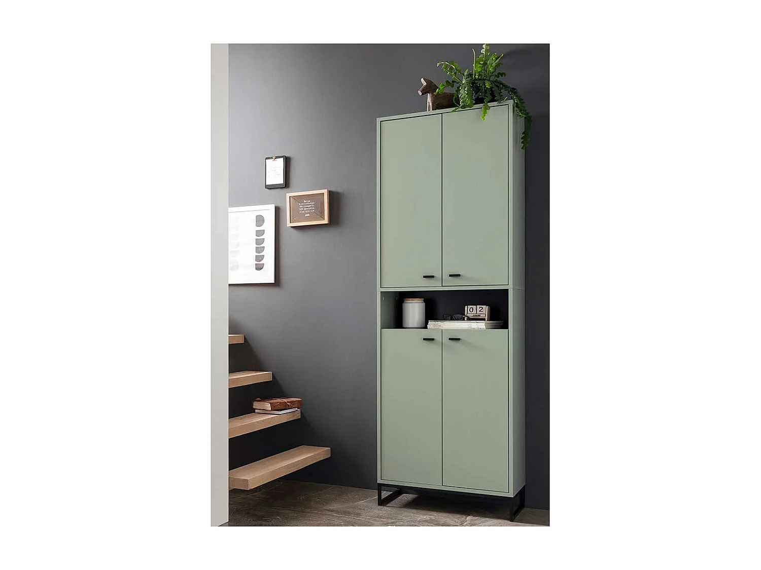 Graugrüner Schuh Schrank im Skandi Design Stangen Schuhablage