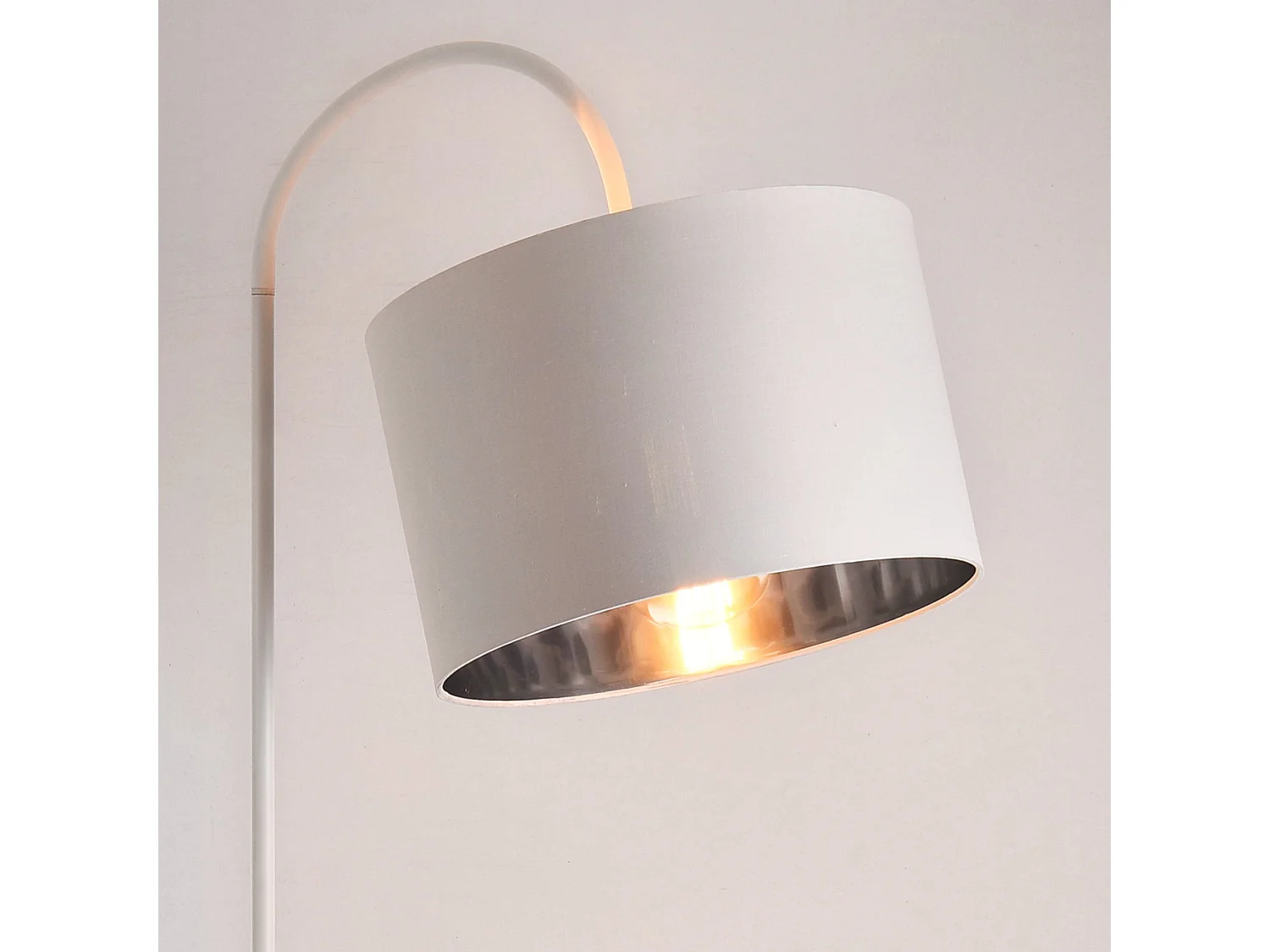 Lámpara de pie moderna lámpara de pie textil de metal de diseño 173 cm blanco 03_0005251