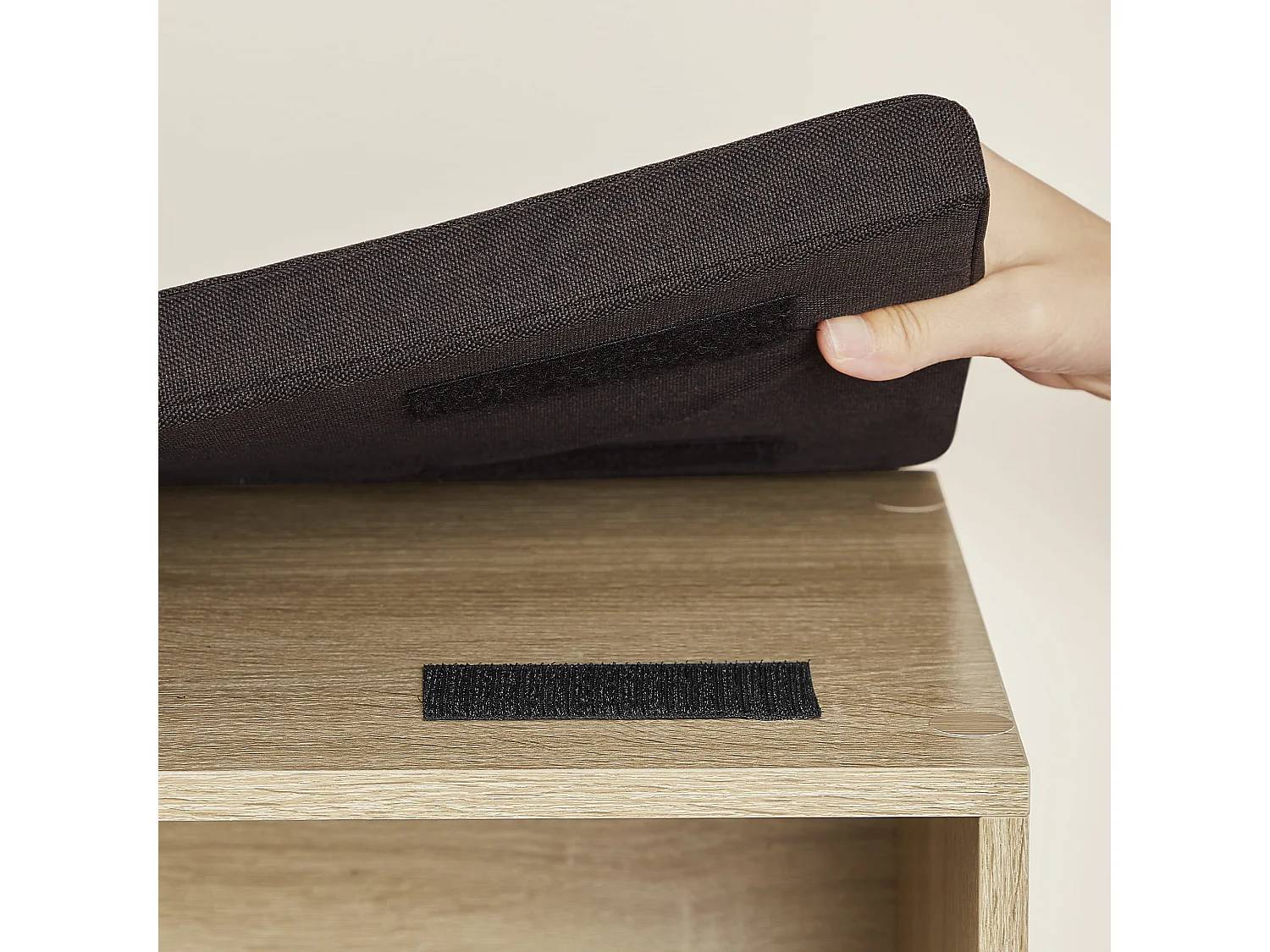 Meuble chaussures Valora avec assise – Chêne Sonoma et tissu marron foncé