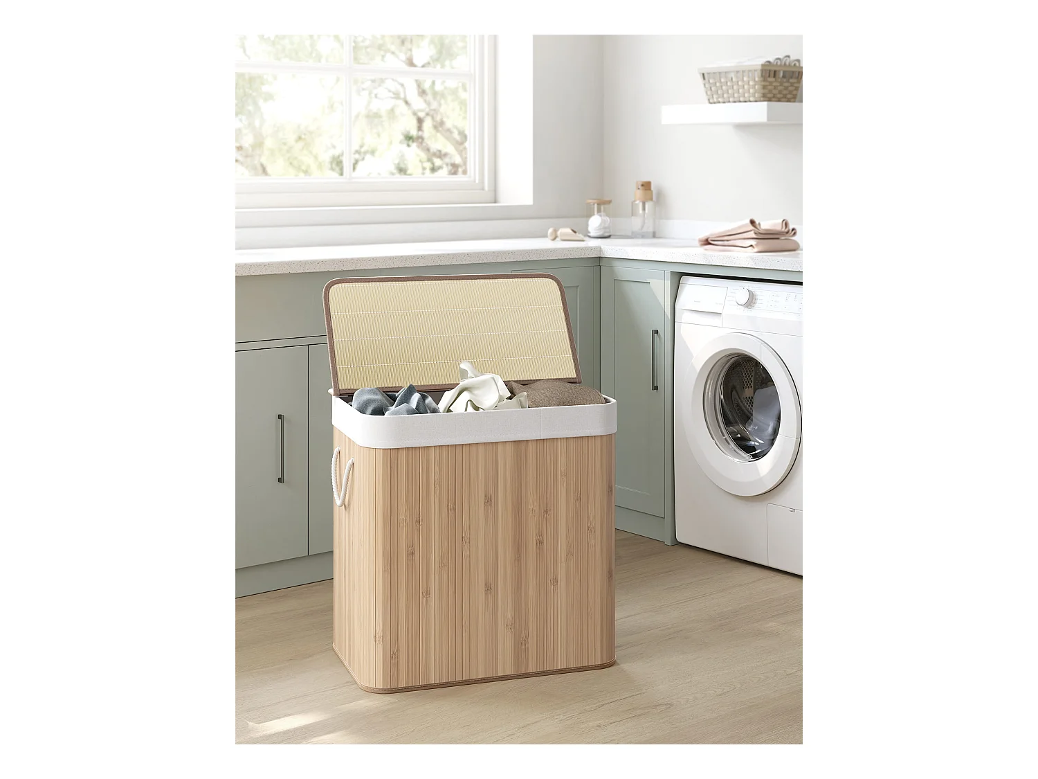 Panier à linge Valora en bambou naturel 3 compartiments 150 L avec couvercle