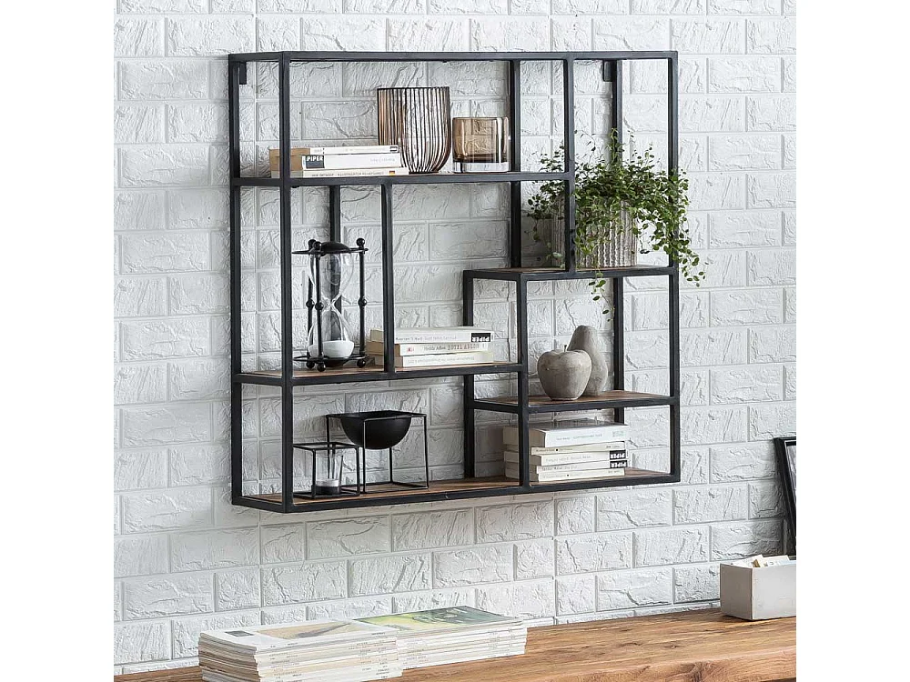 Regal aus Massivholz und Metall hängend