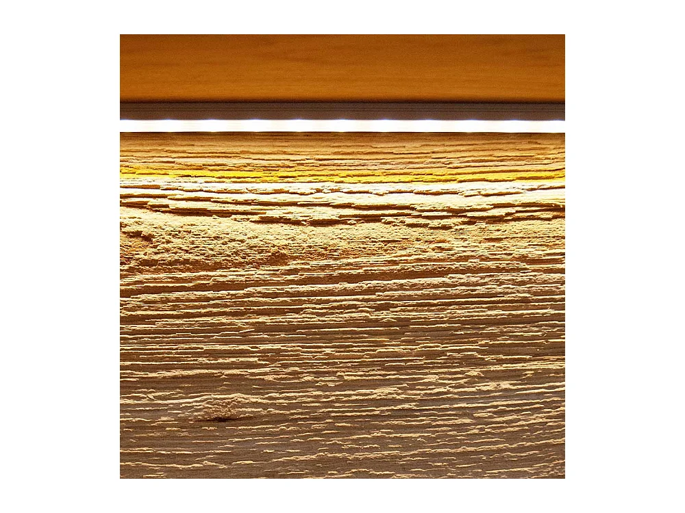 Wandregal aus Wildeiche Massivholz LED Beleuchtung