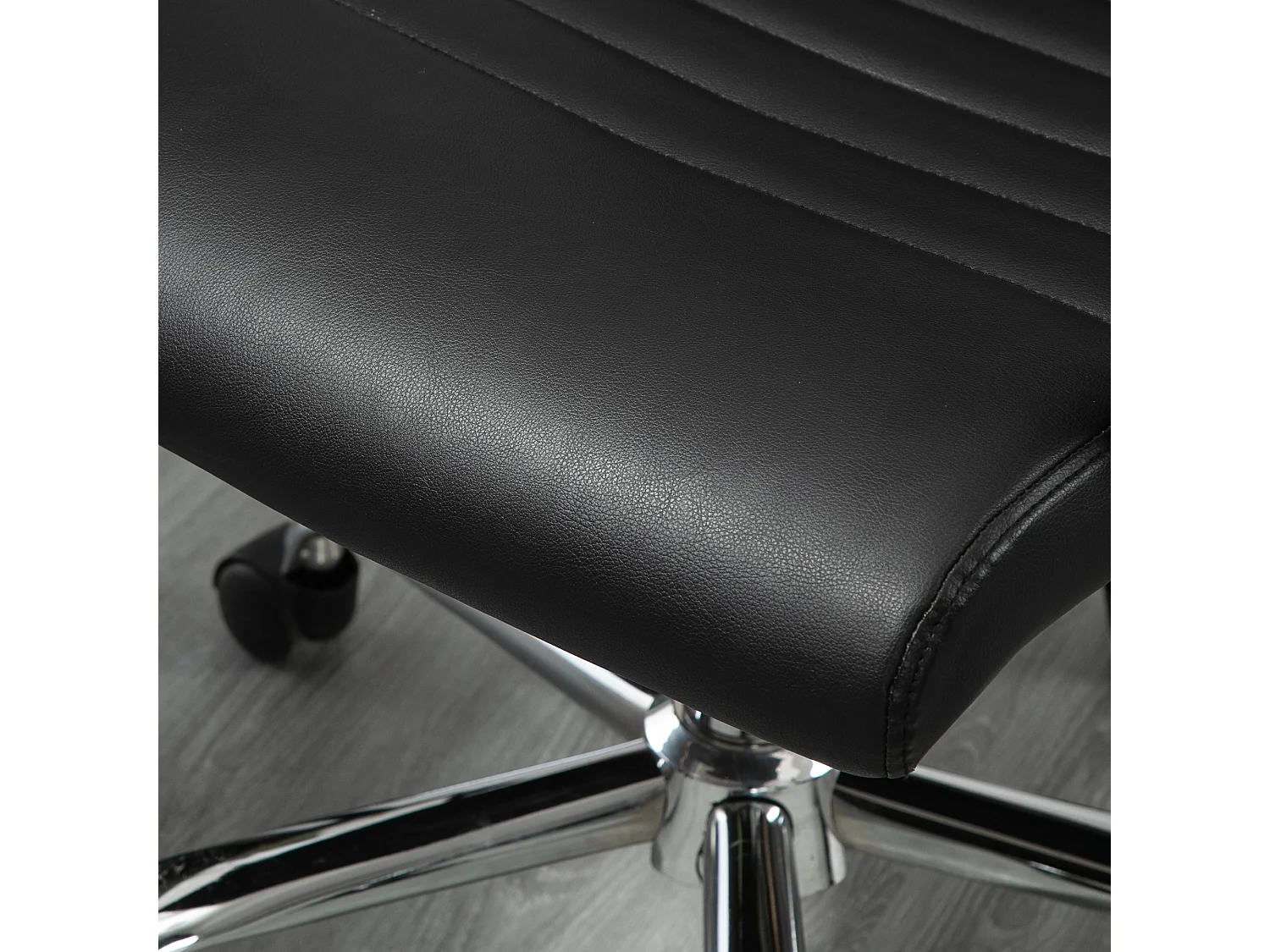 Cadeira executiva ergonômica, altura ajustável, assento acolchoado em couro sintético e espuma, preta, confortável para escritório