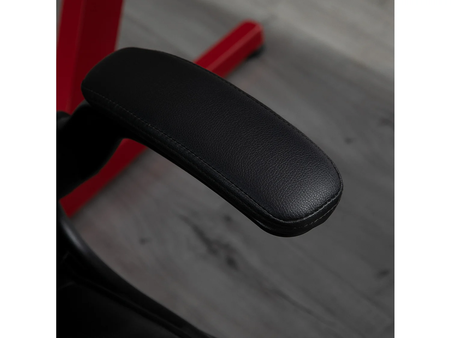 Fauteuil ergonomique type gaming, réglable en hauteur avec fonction bascule, siège rembourré noir, idéal pour bureau et home office