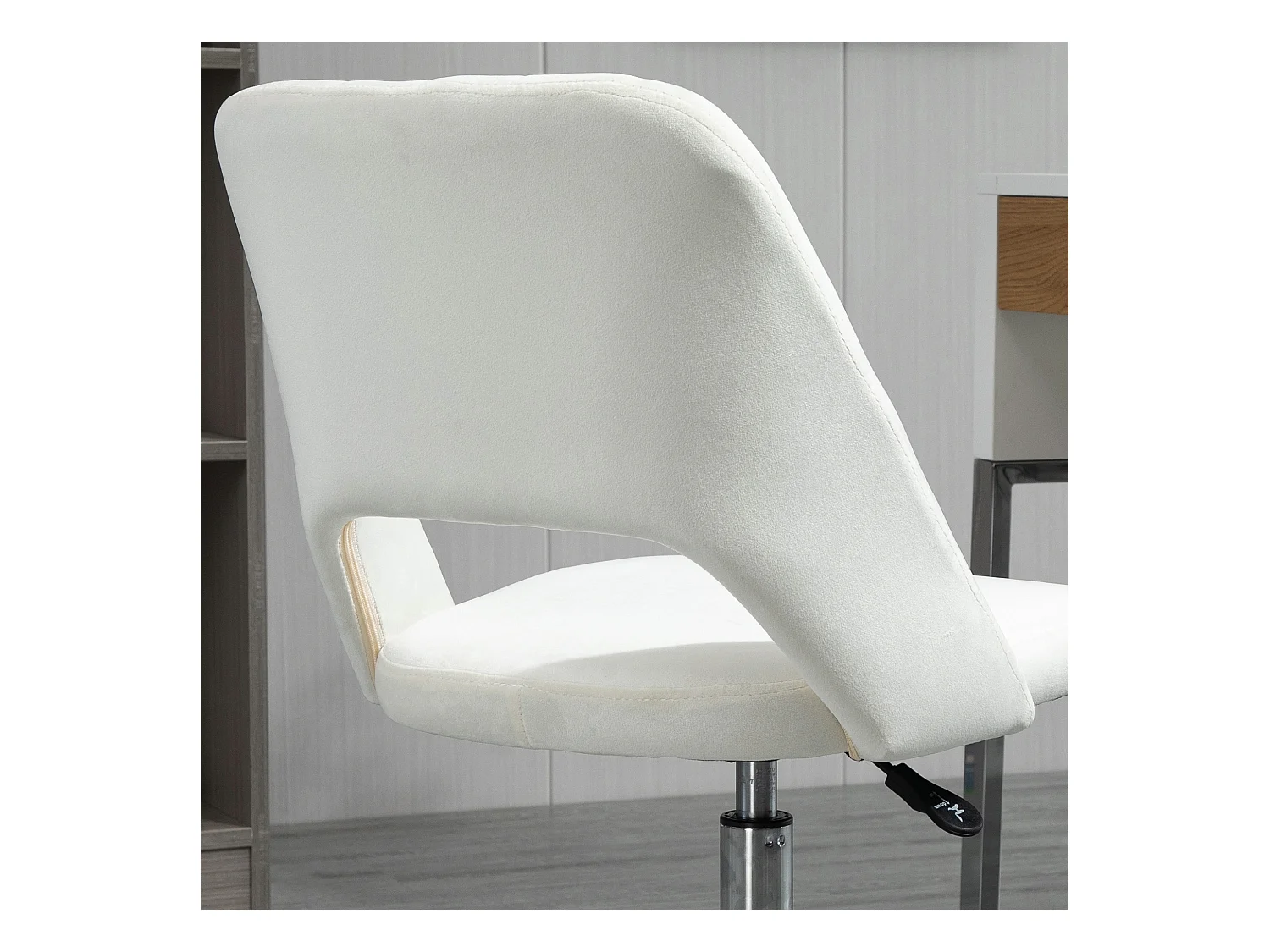 Fauteuil pivotant beige, réglable en hauteur, ergonomique et moderne, compact, idéal pour bureau ou salon, confort optimal et design élégant