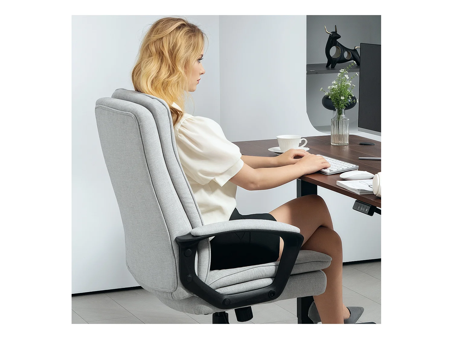 Fauteuil de bureau ergonomique avec accoudoirs, réglable en hauteur, pivotant avec fonction bascule, siège rembourré, tissu lin gris