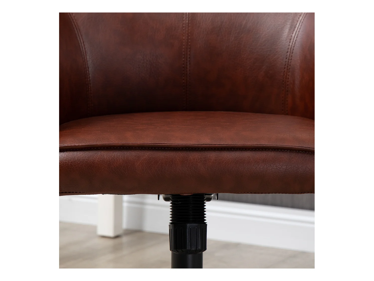 Fauteuil de bureau avec fonction bascule, réglable 93-101 cm, jusqu'à 120 kg, simili cuir marron, chaise d'ordinateur confortable et élégante