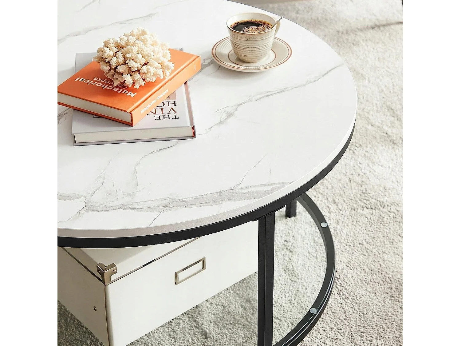 Table basse ronde Valora en marbre blanc avec étagère en verre