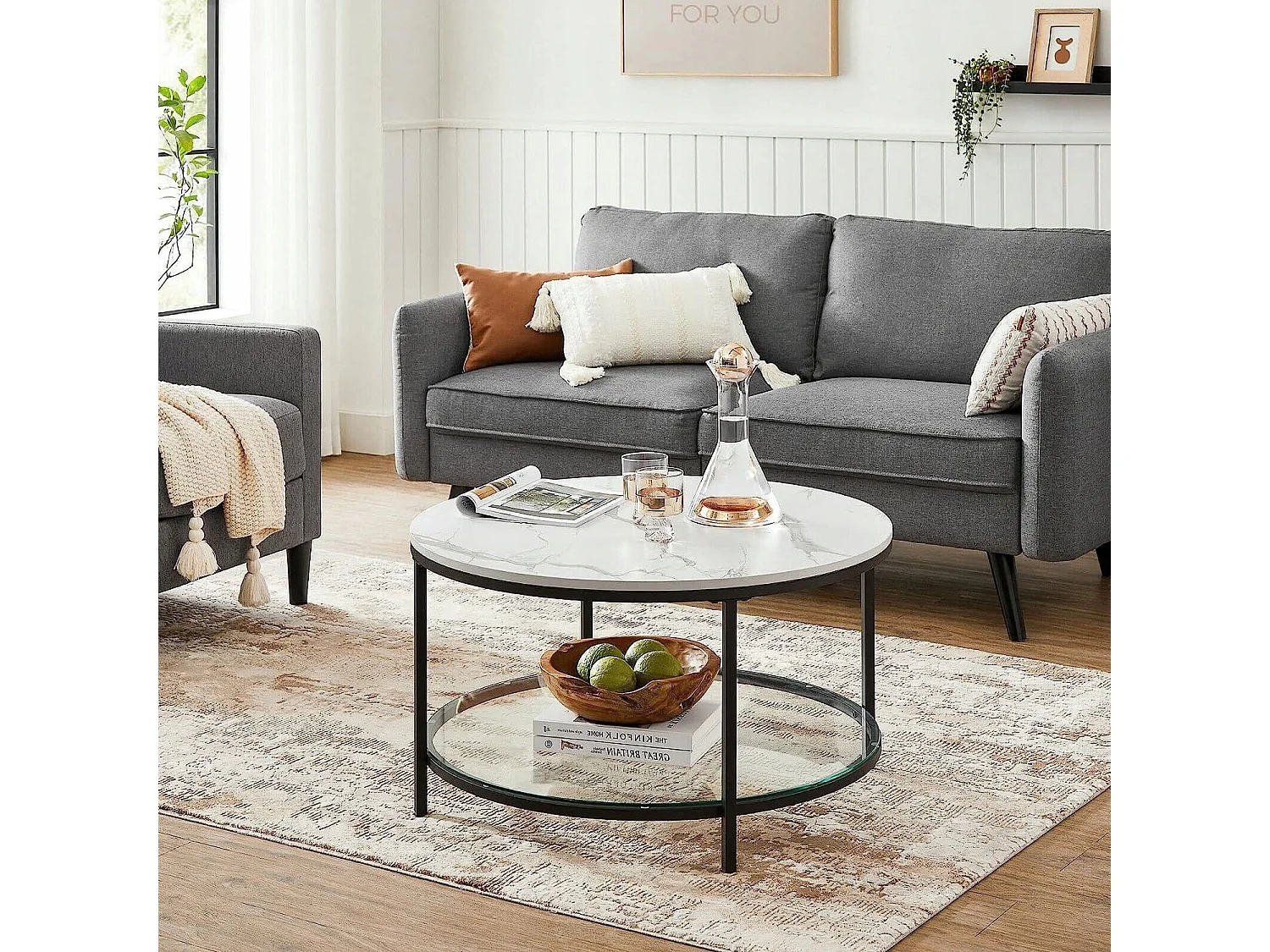 Table basse ronde Valora en marbre blanc avec étagère en verre