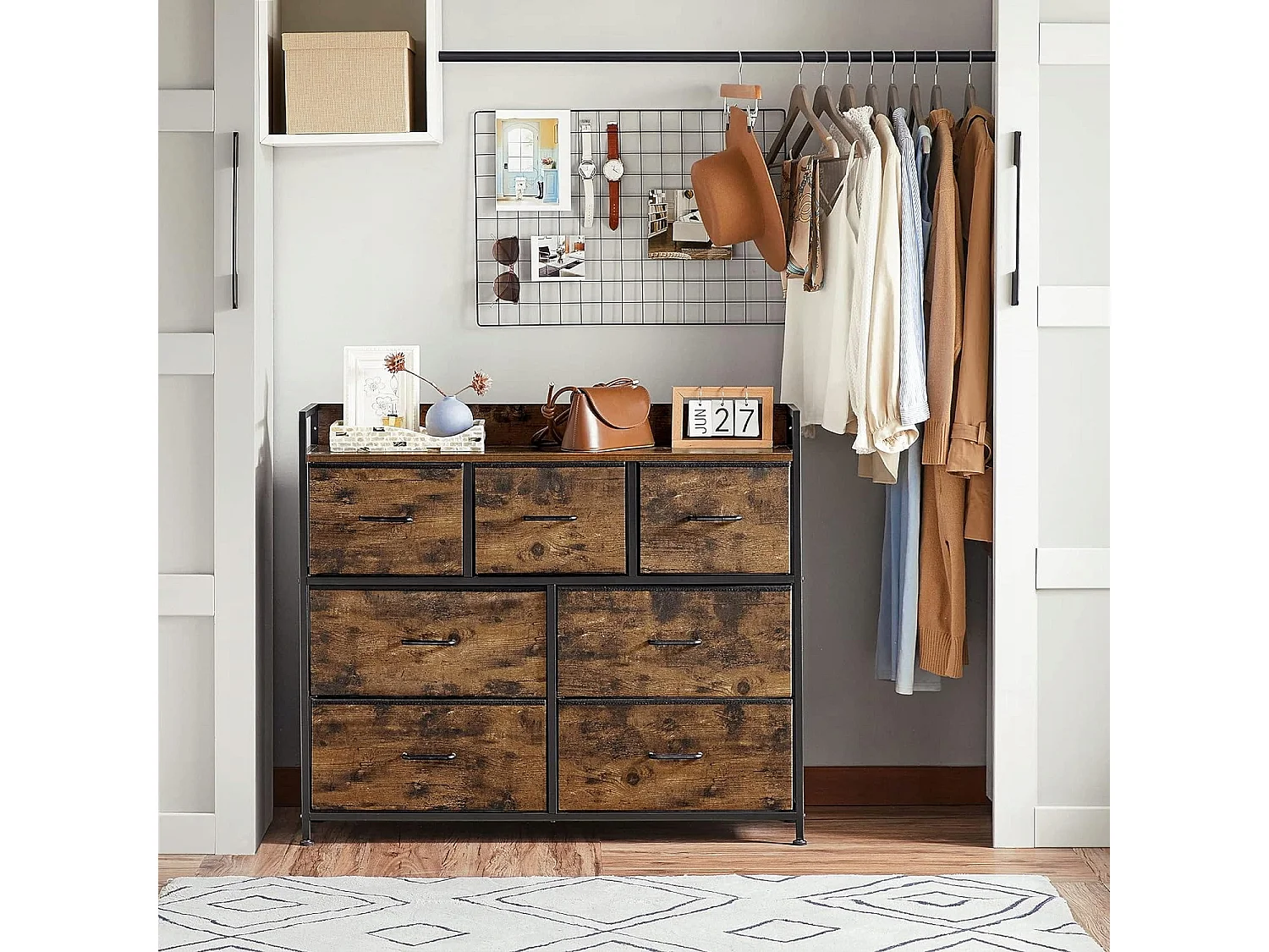 Commode industrielle rustique marron Valora de style loft | rangement