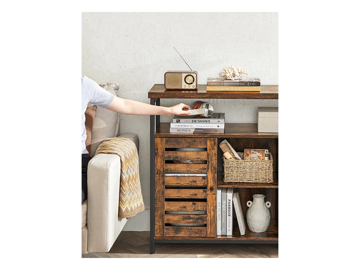 Commode rustique marron Valora avec étagères et cadre en acier