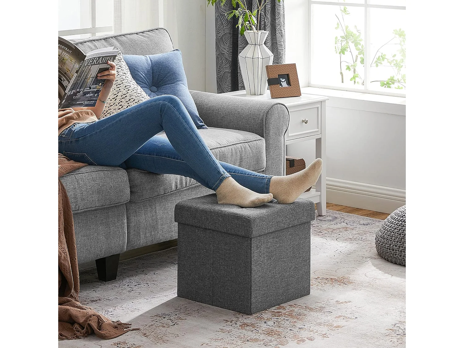 Pouf de rangement Valora gris foncé avec siège rabattable pour salon