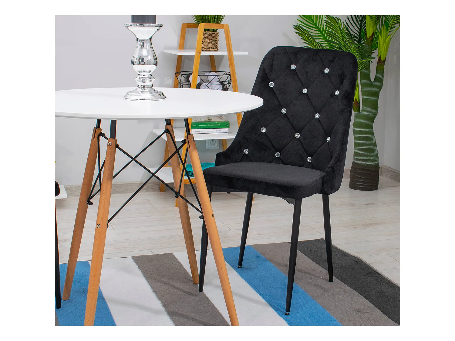 Chaise Valora REMI en velours noir avec pieds en métal x2