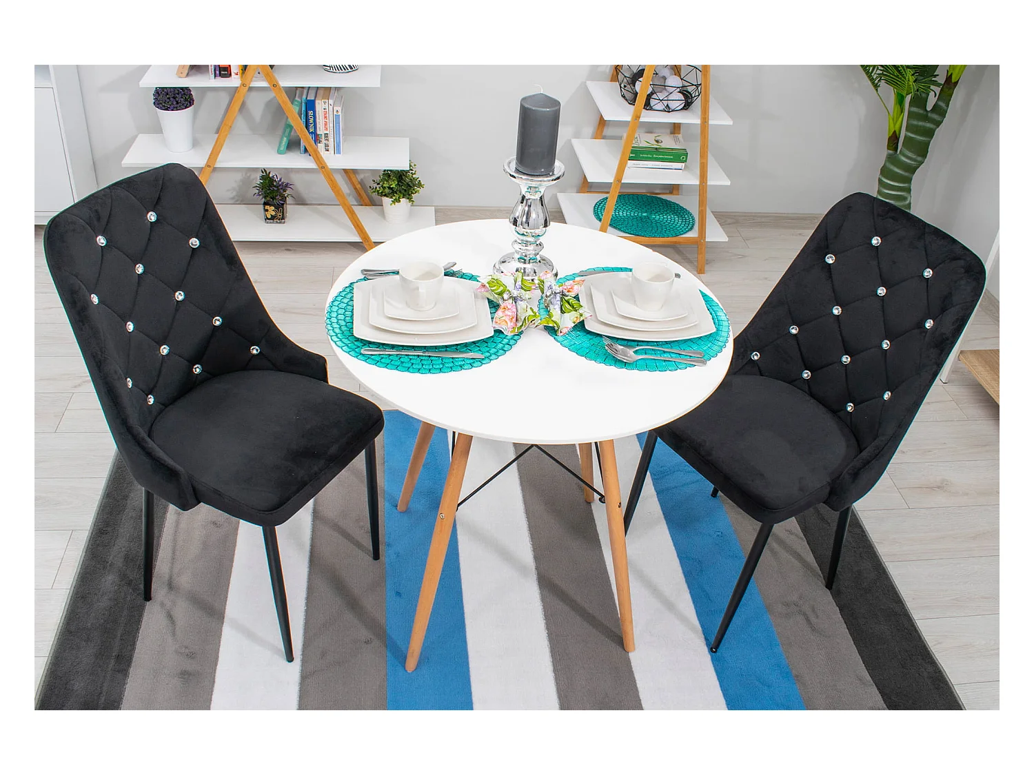 Chaise Valora REMI en velours noir avec pieds en métal x2