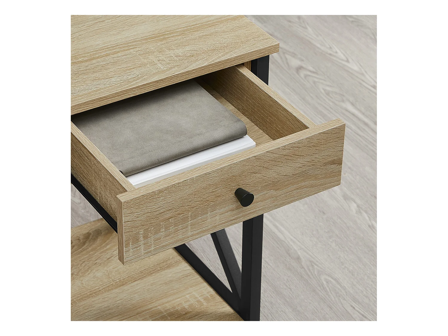Nachtkastje Valora met lade – Zwart frame met verstelbare poten