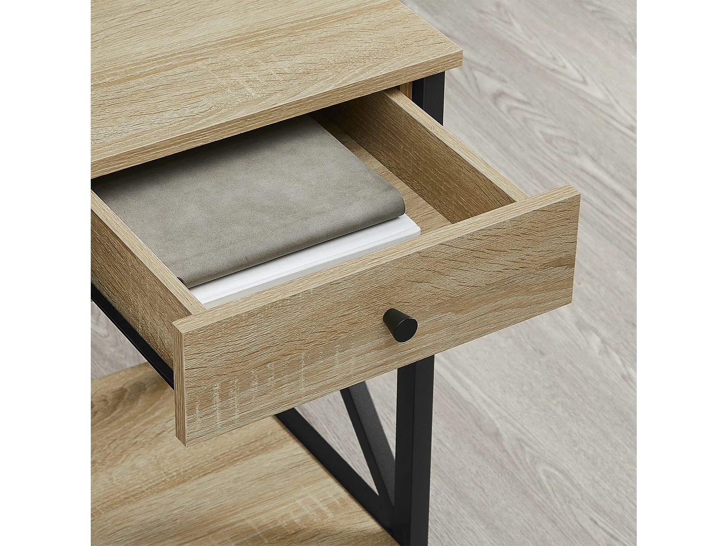 Nachtkastje Valora met lade – Zwart frame met verstelbare poten