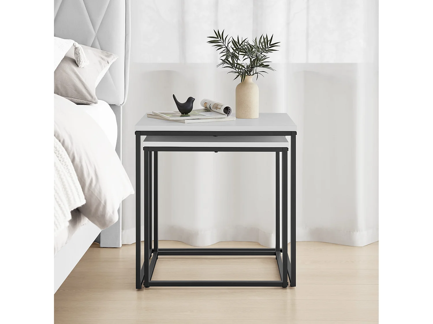 Tables basses carrées Valora, lot de 2 | Plateau blanc et cadre en acier noir