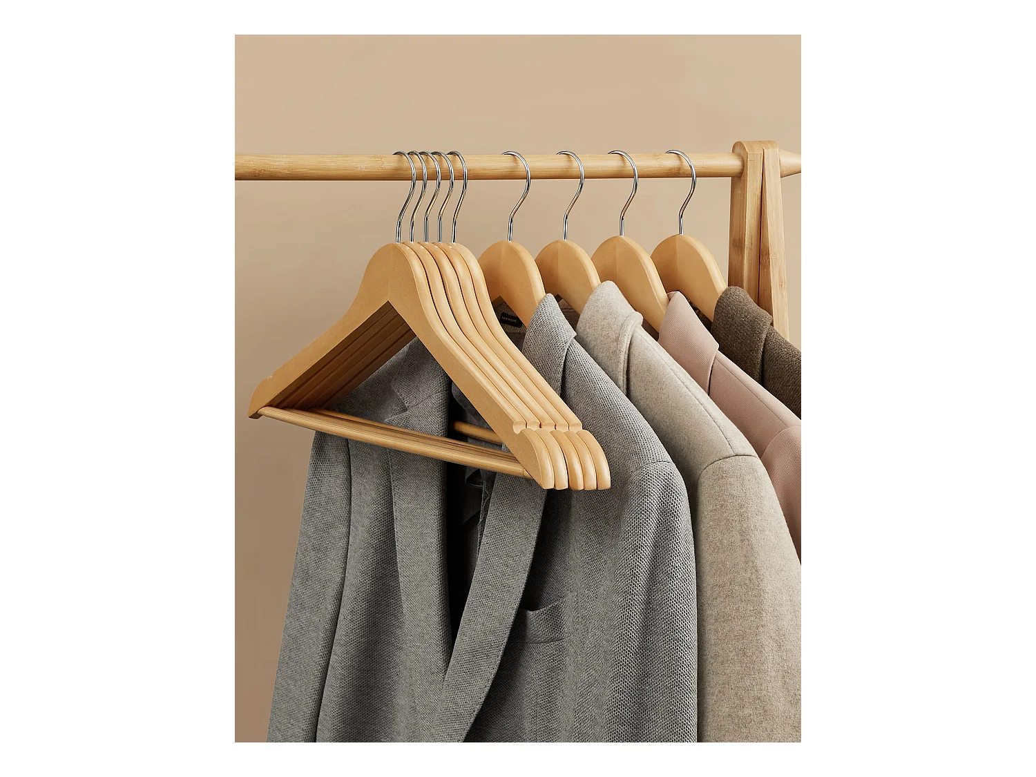 Lot de 20 cintres en bois d'érable naturel avec crochets rotatifs Valora