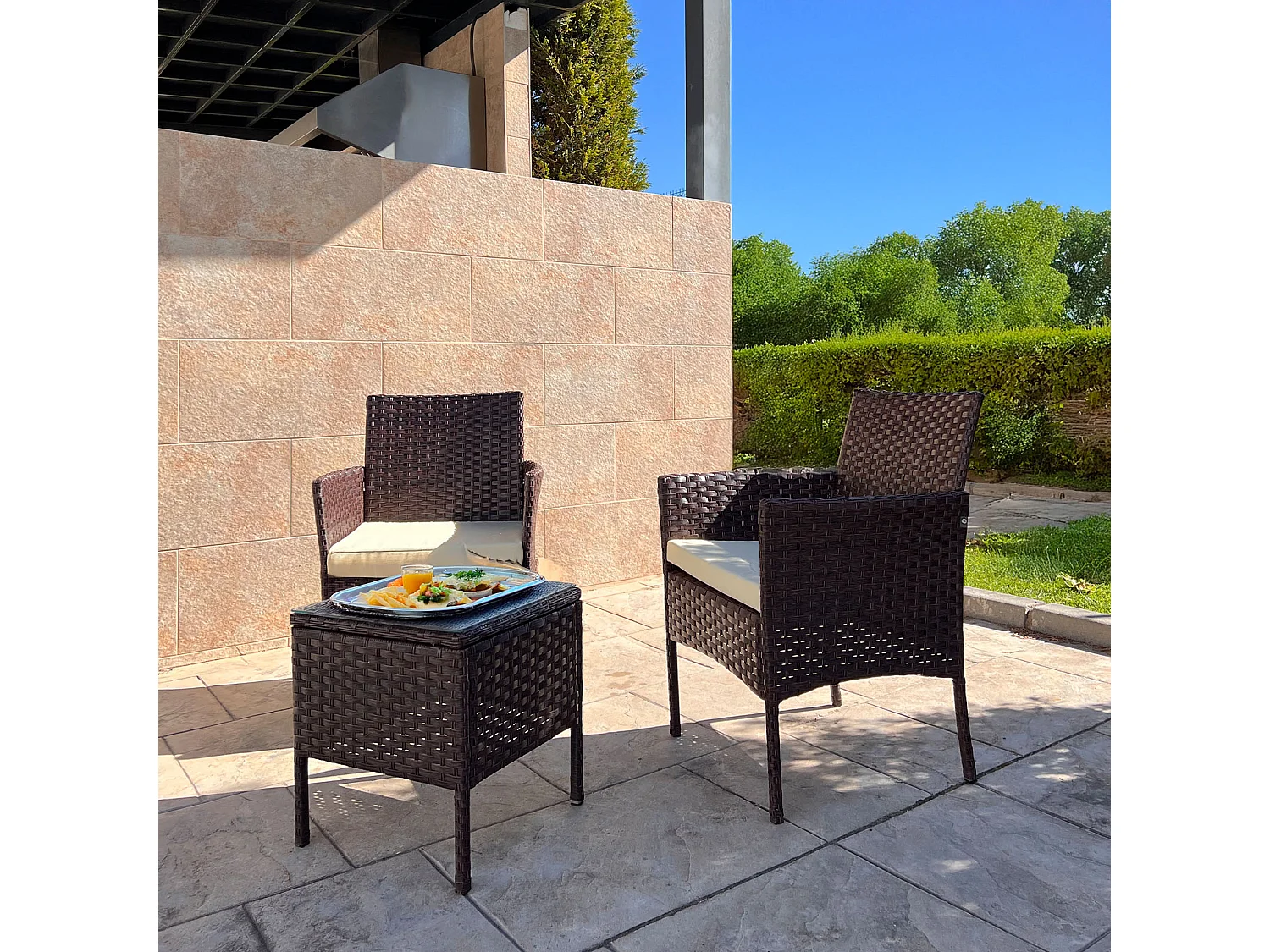 Set de jardín de ratán – 3 piezas, 2 sillas con cojines y mesa de cristal – Yoevu