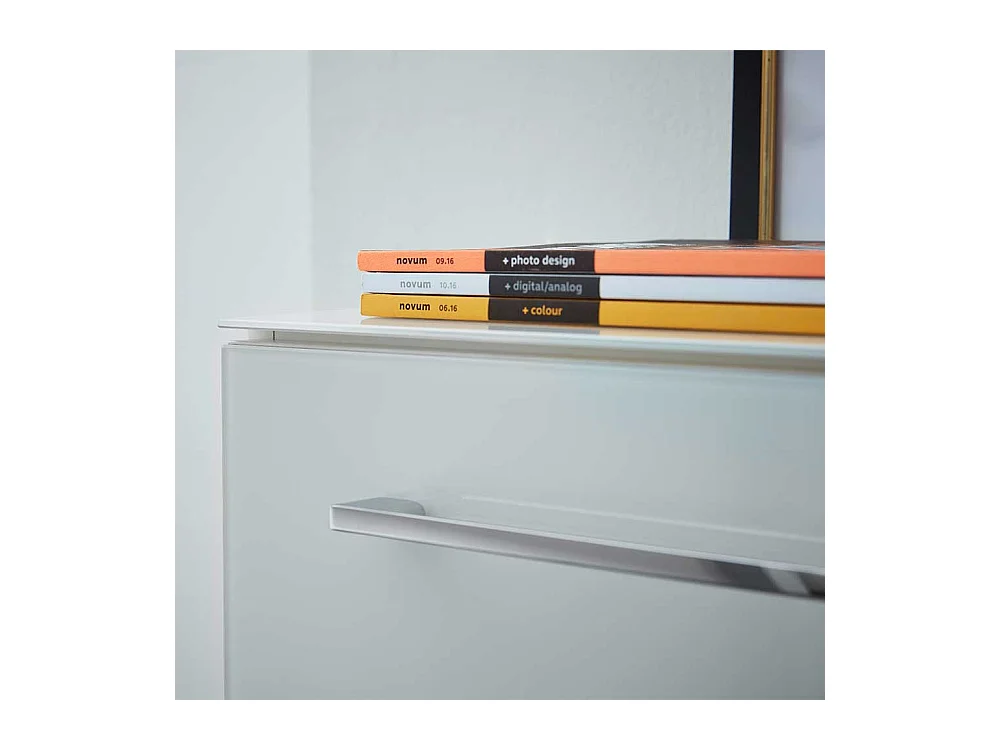 Aktenordnerschrank in Weiß mit Glas beschichtet abschließbar